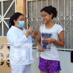 Aplican vacunas anti-COVID en el barrio Batahola Sur, Managua Vacunas para familias en barrios de Managua