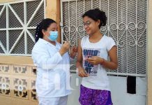 Aplican vacunas anti-COVID en el barrio Batahola Sur, Managua Vacunas para familias en barrios de Managua