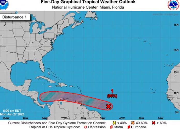 Autoridades de Venezuela en alerta ante del azote de onda tropical