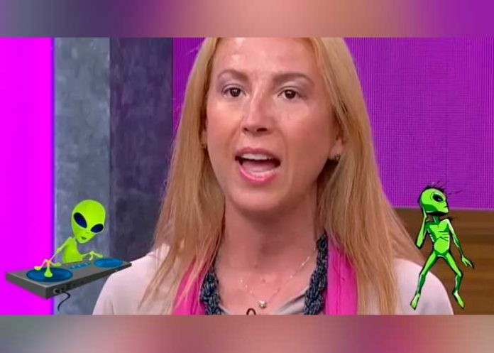 viral4 ¡Un hit! Crean canción en idioma alienígena gracias a Mafe Walker