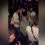 A ritmo de reguetón, abuela rompe la pista de una disco con sus nietos A ritmo de reguetón, abuela rompe la pista de una disco con sus nietos
