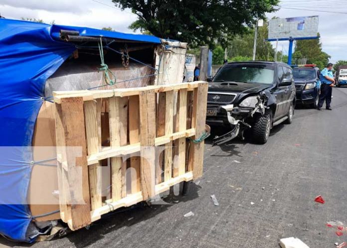 vuelco-norte-2 Foto: Vuelco de camión en Carretera Norte, Managua / TN8