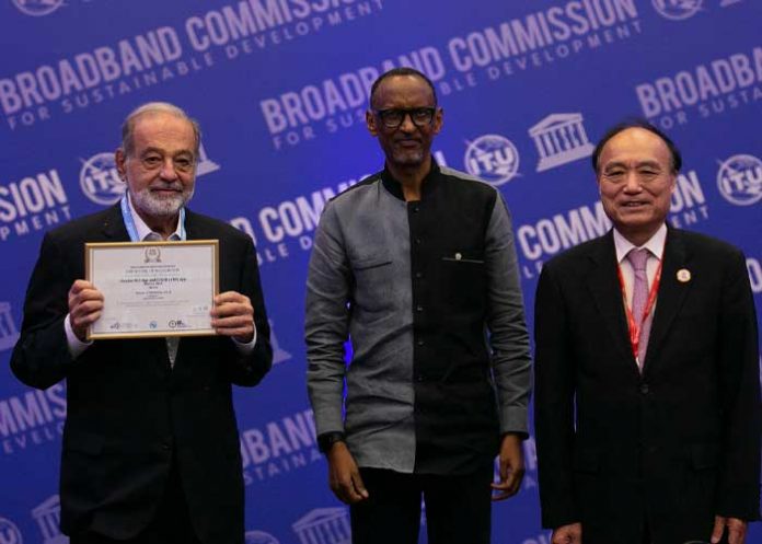 wsis-premio-2 (UIT) otorgó a América Móvil el Premio de la Cumbre Mundial sobre la Sociedad de la Información y Salud