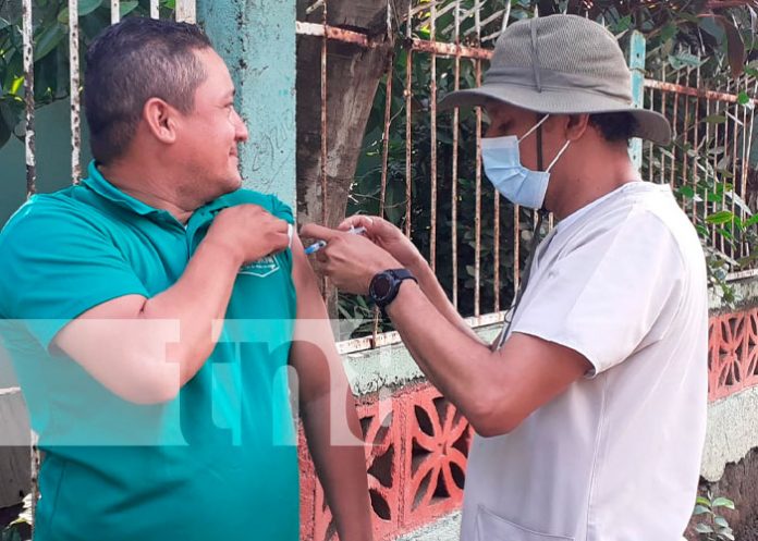 xxx Familias se inmunizan contra el Covid 19 en Tipitapa
