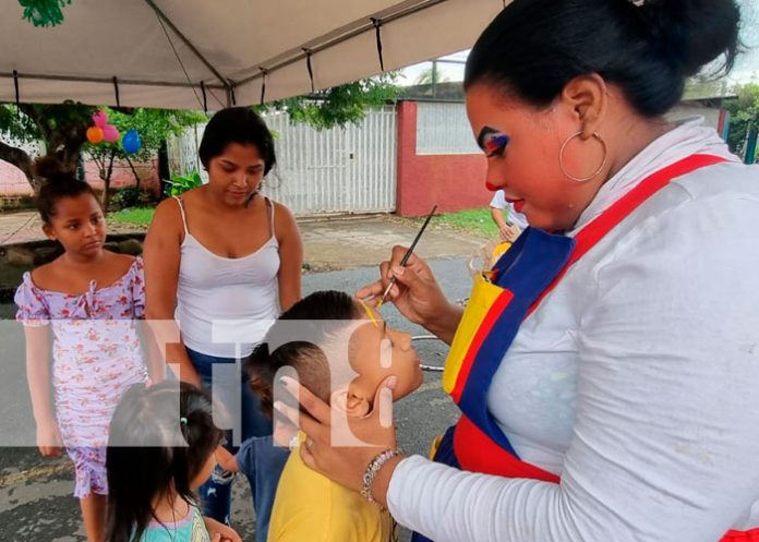 Managua: celebración en el barrio Francisco Meza: payasos y brinca brinca