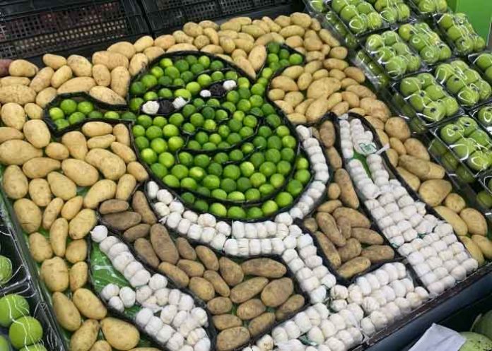 1 Empleados recrean a Shrek con verduras y se volvieron viral