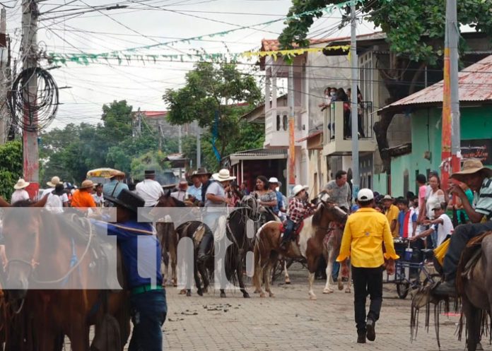 Realizan tradicional tope de toros en Nandaime
