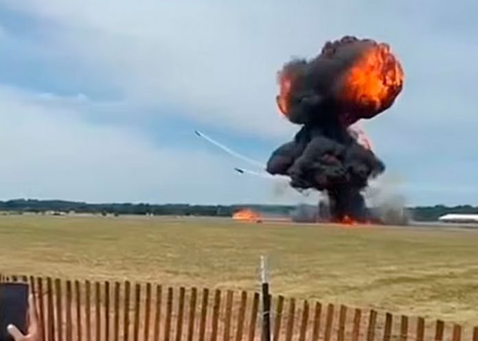 ¡VIDEO! Conductor de camión fallece calcinado por explosión en EEUU