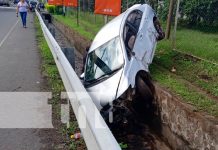 ¡De milagro! Conductor sobrevive a aparatoso accidente en C.Masaya