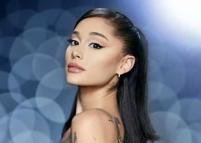 1 ¡OMG! Ariana Grande se muestra sin maquillaje y luce más joven
