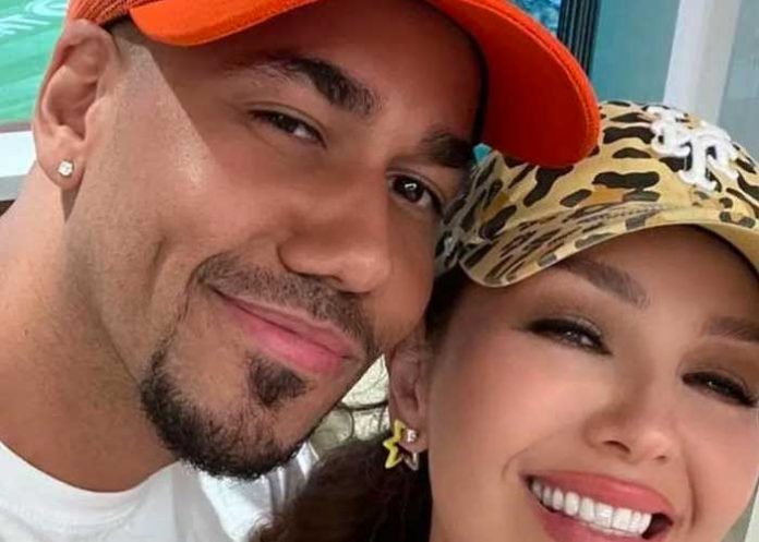 Thalía bromea con Romeo Santos tras su reencuentro