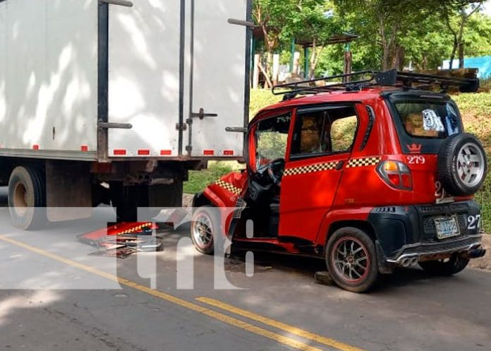 Conductor de vehículo lesionado tras chocar contra un camión en Diriamba