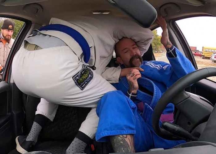 'Car-Jitsu': El nuevo arte marcial al interior de los vehículos