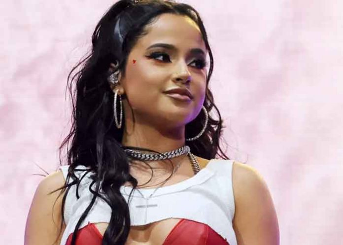 Becky G presume su 