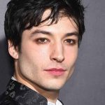 "Te puedo golpear": Ezra Miller da agresiva respuesta a fanático