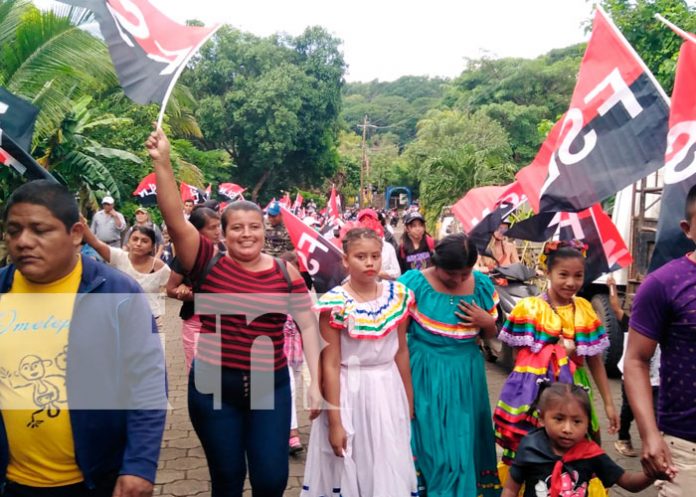 2 Militancia Sandinista de la Isla de Ometepe saluda el 43/19