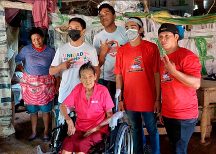 Entregan sillas de rueda a protagonistas de Carazo