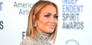 JLo arriba a los 53 años totalmente desnuda en Instagram
