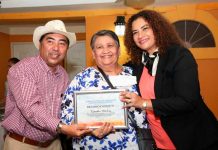 Entregan reconocimientos a negocios históricos de Managua Entregan reconocimientos a negocios históricos de Managua
