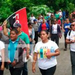 Militantes sandinistas caminan en saludo al 43/19 en Ometepe Militantes sandinistas caminan en saludo al 43/19 en Ometepe