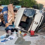 Varios lesionados y cuantiosos daños materiales deja un vuelco en Chinandega Varios lesionados y cuantiosos daños materiales deja un vuelco en Chinandega