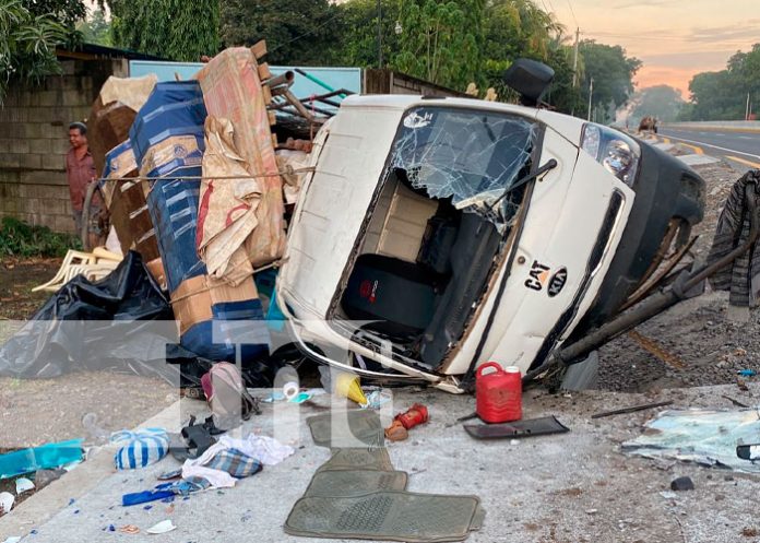 Varios lesionados y cuantiosos daños materiales deja un vuelco en Chinandega