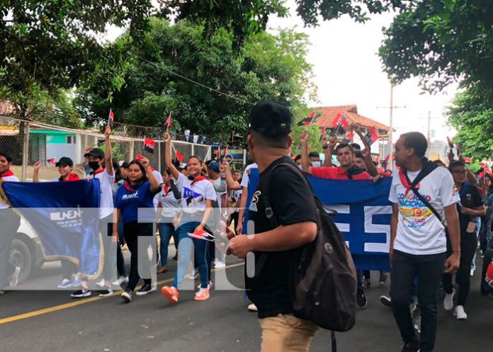 Honran a estudiantes asesinados por la Guardia Somocista en Managua