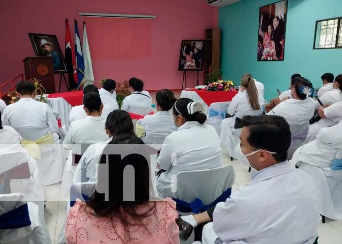 Entrega de equipos móviles para clínicas de atención integral del MINSA