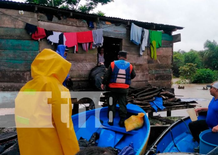Familias sobre el Río Escondido recibieron víveres de parte de la Alcaldía de Bluefields
