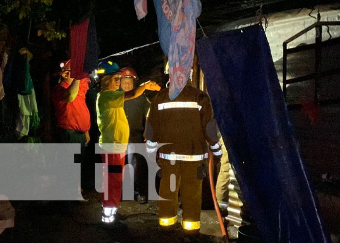Vivienda en Chinandega toma fuego mientras sus propietarios asistían a culto