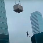 Obrero cuelga de una grúa de un edifico en construcción (Video) Obrero cuelga de una grúa de un edifico en construcción (Video)