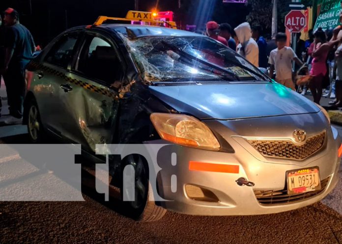 4 Motociclista pierde la vida tras estrellarse contra un taxi