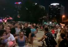 Multitud confunde los fuegos artificiales con alarma de tiroteo (Video) Multitud confunde los fuegos artificiales con alarma de tiroteo (Video)