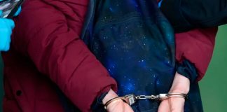 Padres entregan a su hijo por presunto asesinato en Costa Rica