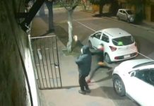 Frustra el robo de su carro lanzando las llaves al techo (Video) Frustra el robo de su carro lanzando las llaves al techo