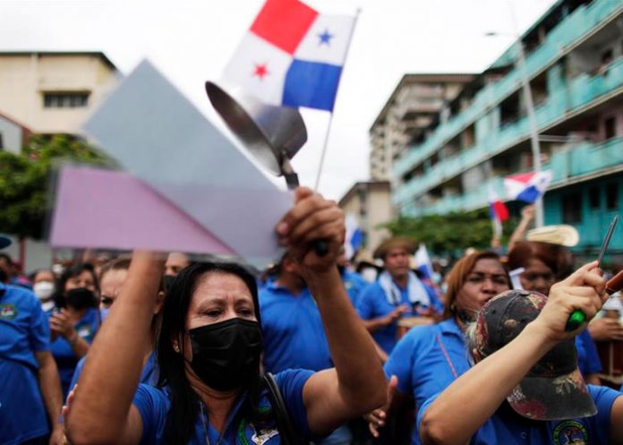 Panamá: Docentes y transportistas en paro por alza de combustibles