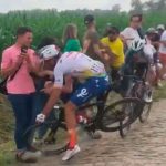 Ciclista se fractura la cervical tras choque contra espectadores en Francia Ciclista se fractura la cervical tras choque contra espectadores en Francia
