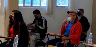 Abuelito de 65 realiza examen para entrar a la universidad