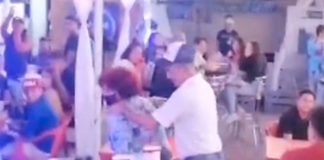 Pareja de abuelitos perrean como "chavalos" en un bar de México