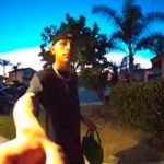 Recompensan con 13 mil dólares a joven por entregar un bolso perdido