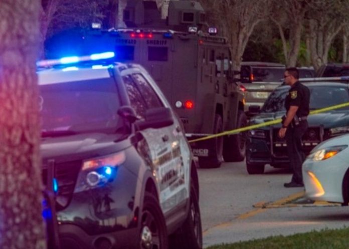 Nueva York anuncia revisión de redes sociales a compradores de armas