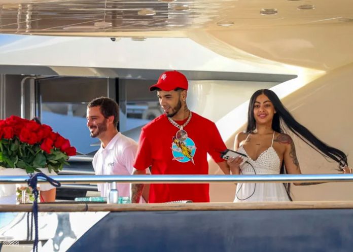 ¿Cómo es Yailin sin Photoshop? Paparazzi expone su trasero con celulitis