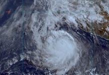 Huracán Bonnie sube a categoría 3 frente a Michoacán, México Huracán Bonnie sube a categoría 3 frente a Michoacán, México