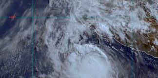 Huracán Bonnie sube a categoría 3 frente a Michoacán, México