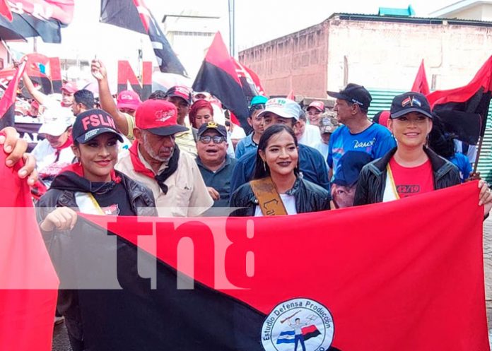 Familias de Juigalpa participaron en la caminata en saludo al 43/19