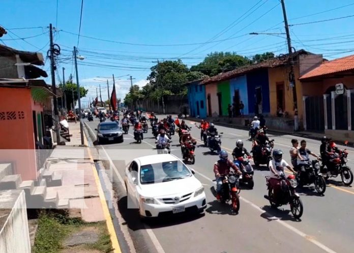 Granada celebra con caravana motorizada el Día de la Alegría