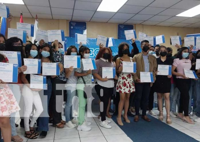 INATEC entrega certificados a jóvenes y adultos tras culminar curso de inglés