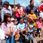Realizan el famoso caballito de palo con niños y niñas de Nandaime Foto: Realizan el famoso caballito de palo con niños y niñas de Nandaime / TN8