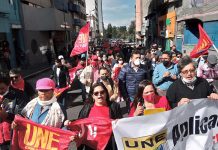 Educadores exigen igualdad salarial en Ecuador Educadores exigen igualdad salarial en Ecuador