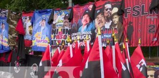 Comerciantes listos con artículos alusivos a la celebración del 19 de julio